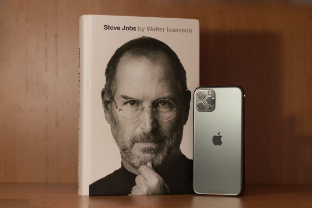 Billede af Steve Job's biografi og iPhone
