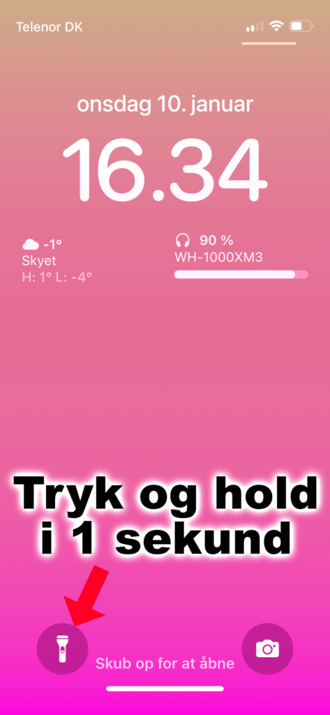 Sådan tænder og slukker du lommelygten på en moderne iPhone. Billedet er fra iPhone 13 mini.