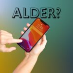 Billede af iPhone i hånden.